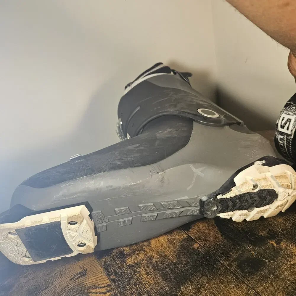 Salomon pre owned